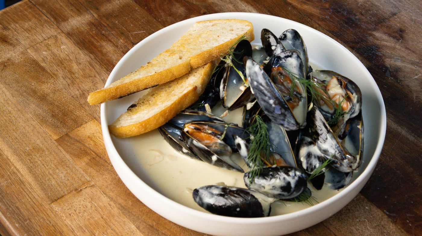 PEI mussels with toasted brioche